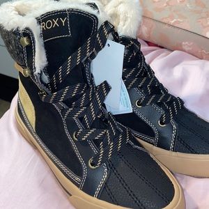 COPY - Roxy black winter boots 🤍